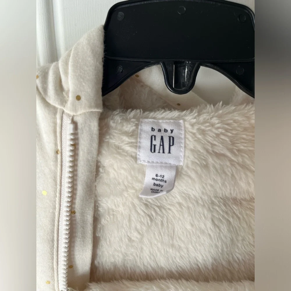 Baby Gap One-Piece Baby Sherpa Hooded size 6-12 months unisex baby cold weather